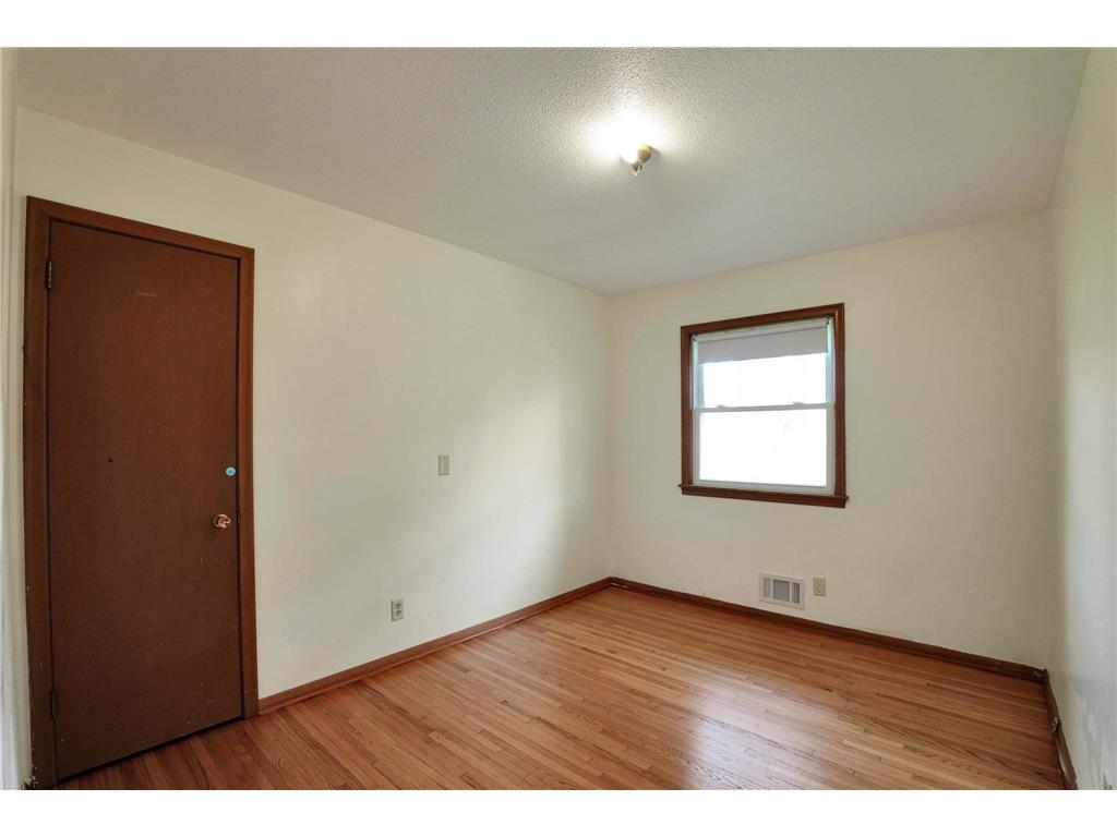 7016 Oliver Circle N Brooklyn Center MN 55430 7078284 image5