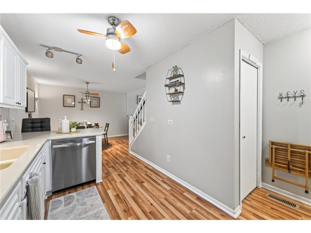 7018 49th Street N Oakdale MN 55128 7110343 image11