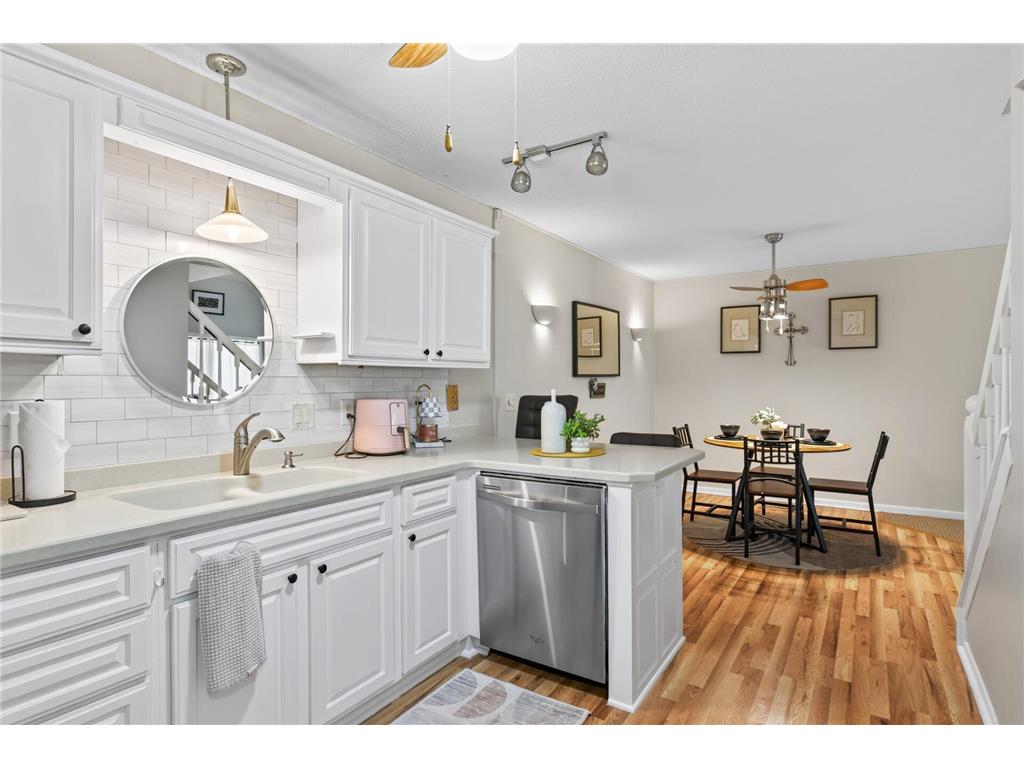 7018 49th Street N Oakdale MN 55128 7110343 image12