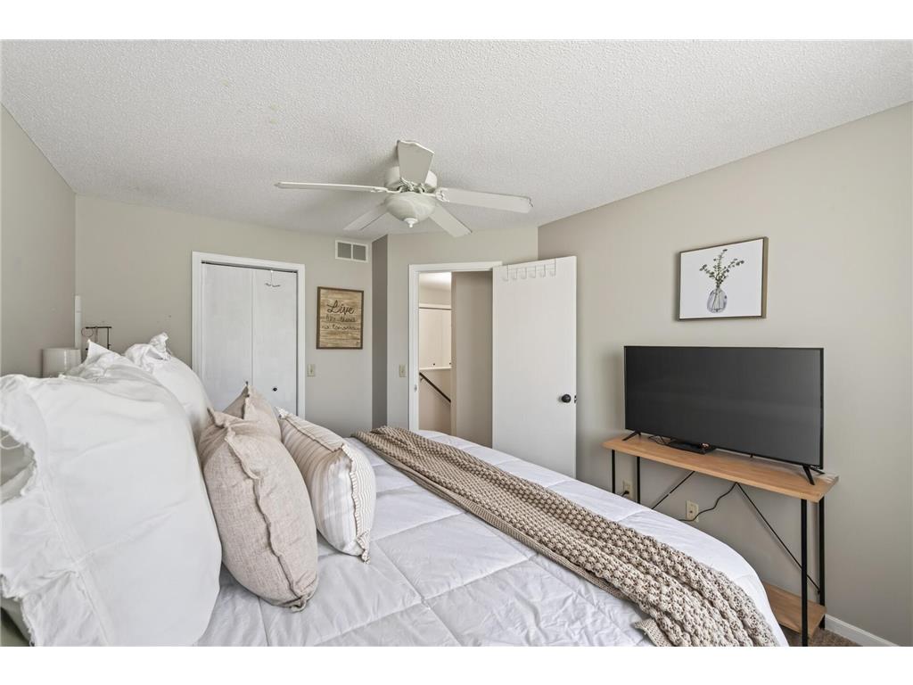 7018 49th Street N Oakdale MN 55128 7110343 image17