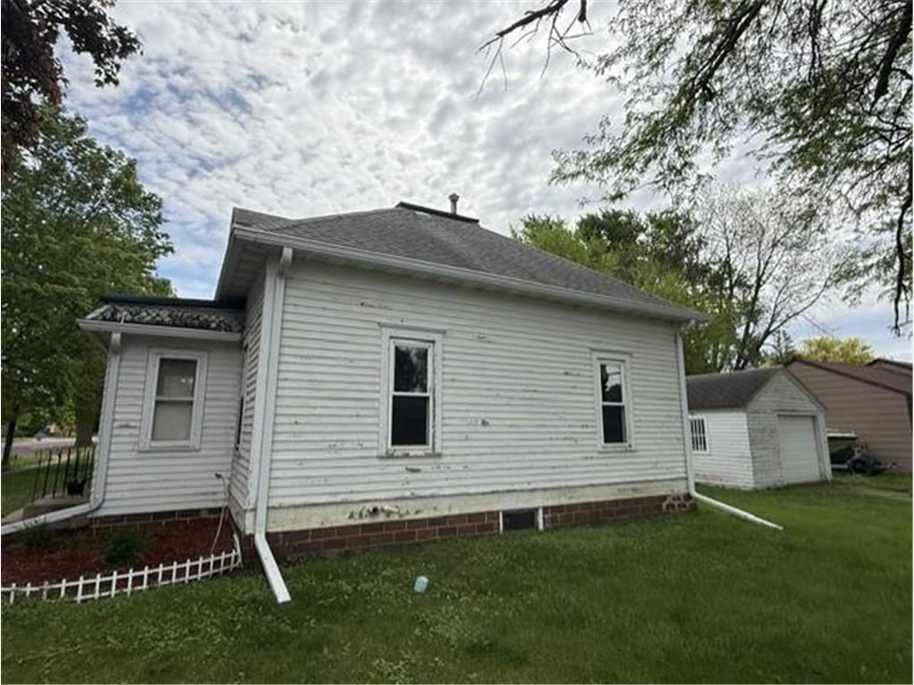 702 3rd Avenue Mountain Lake MN 56159 7081384 image4
