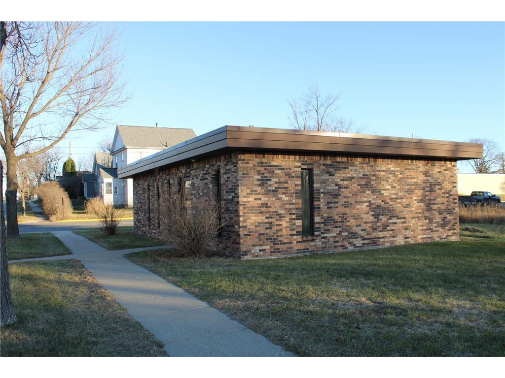 702 5th Street NW Bemidji MN 56601 6630375 image1