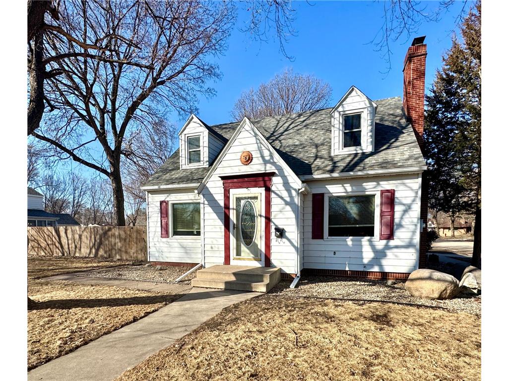 702 9th Street SW Willmar MN 56201 6657230 image1