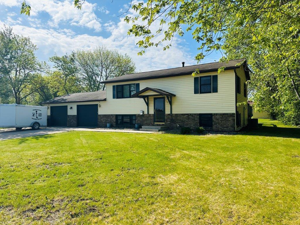 702 Elk Street NW Warroad MN 56763 6378544 image1