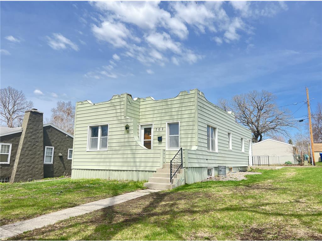 702 W Maple Avenue Fergus Falls MN 56537 6368437 image1