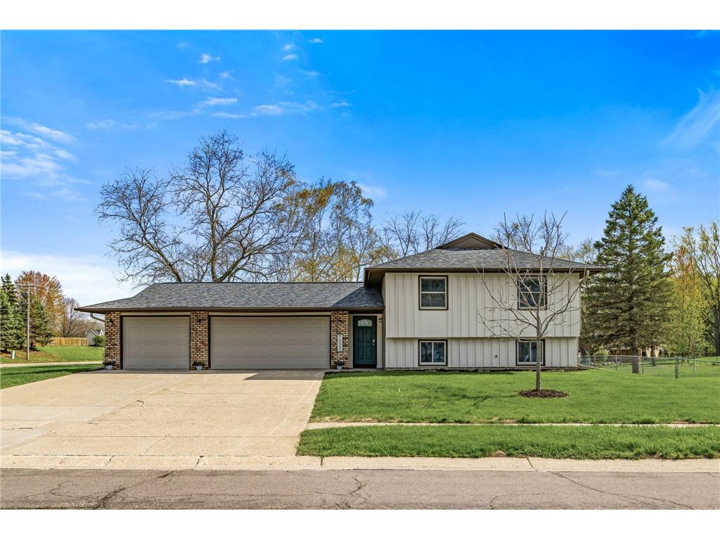 7020 Upper 139th Street W Apple Valley MN 55124 7010105 image1