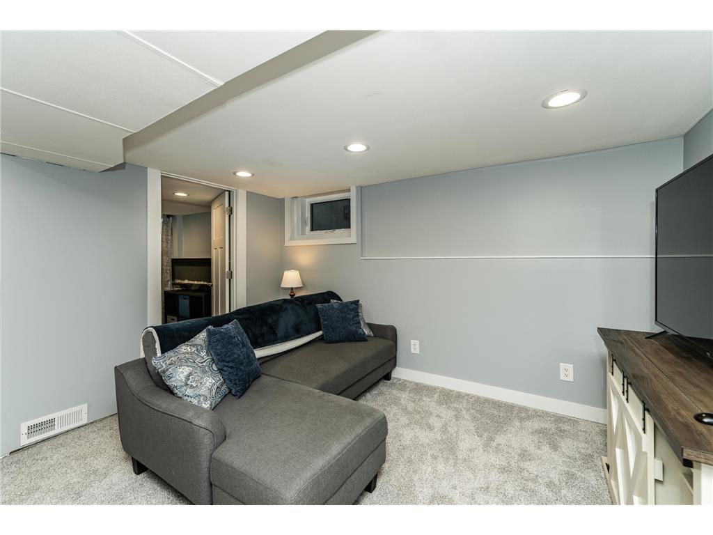 703 9th Avenue SE Rochester MN 55904 7039119 image32