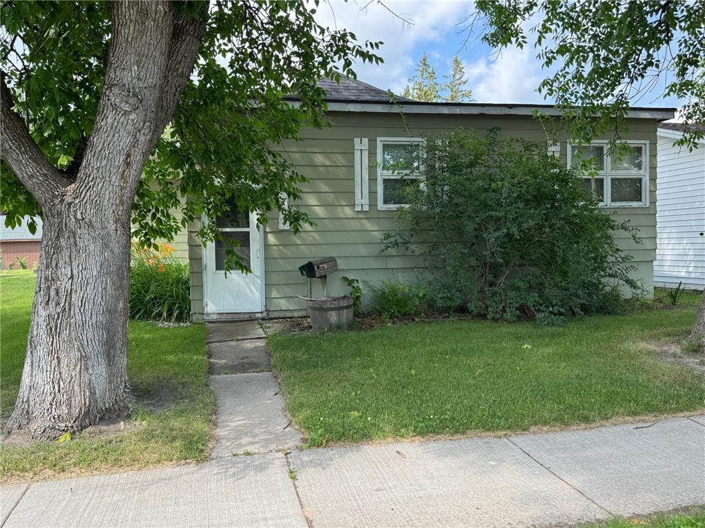 703 Center Street E Roseau MN 56751 6747598 image1