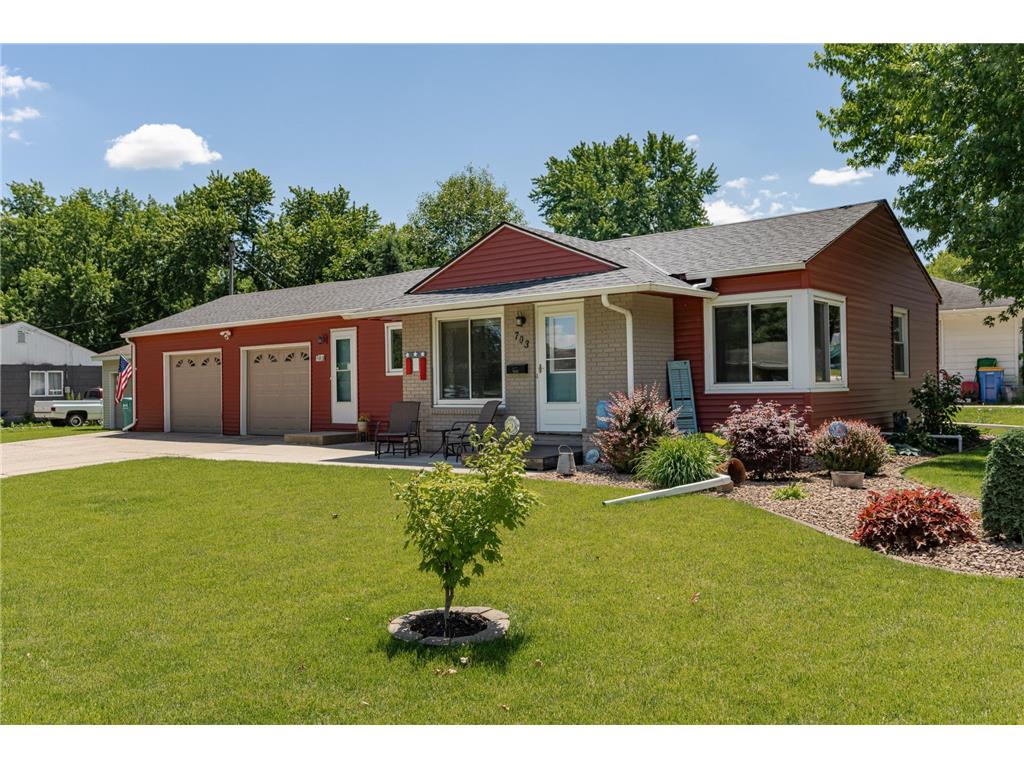 703 E School Street Owatonna MN 55060 6554738 image1