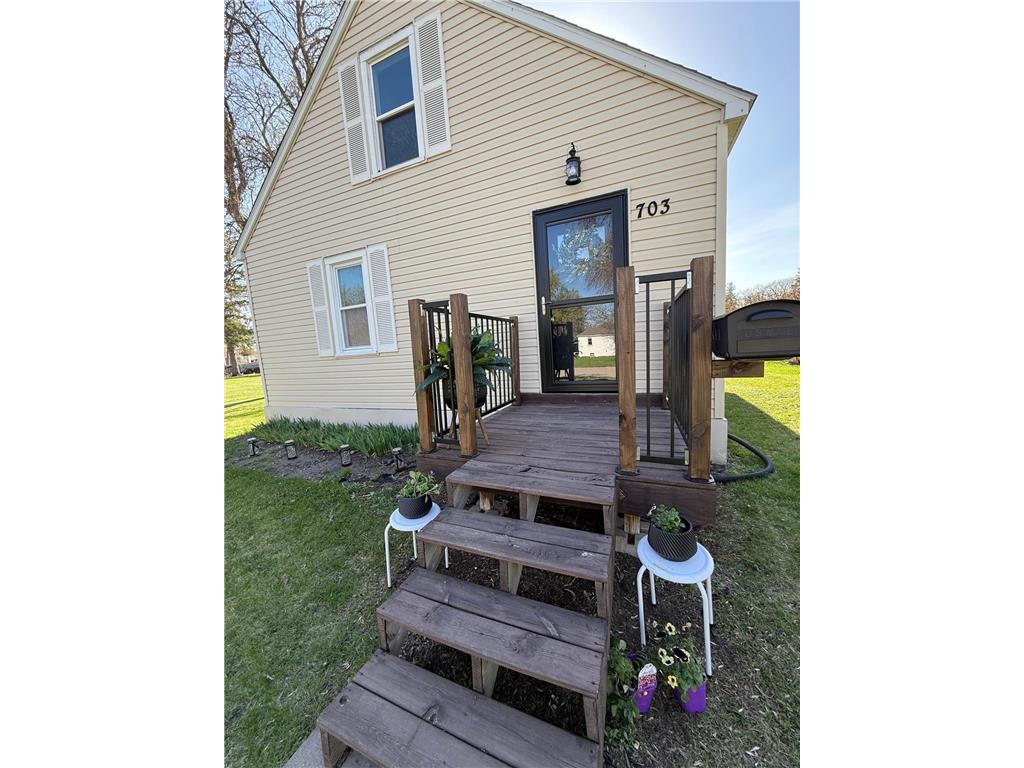 703 Markley Avenue S Thief River Falls MN 56701 6719125 image1