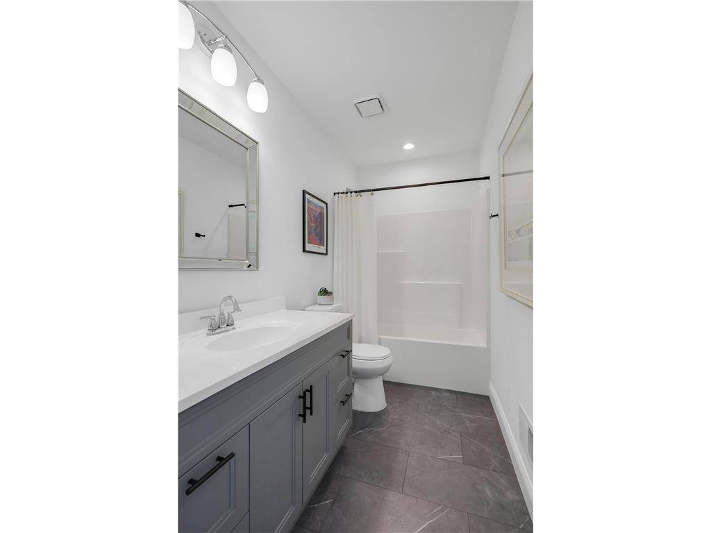 703 Surrey Avenue Saint Paul MN 55106 7016297 image27