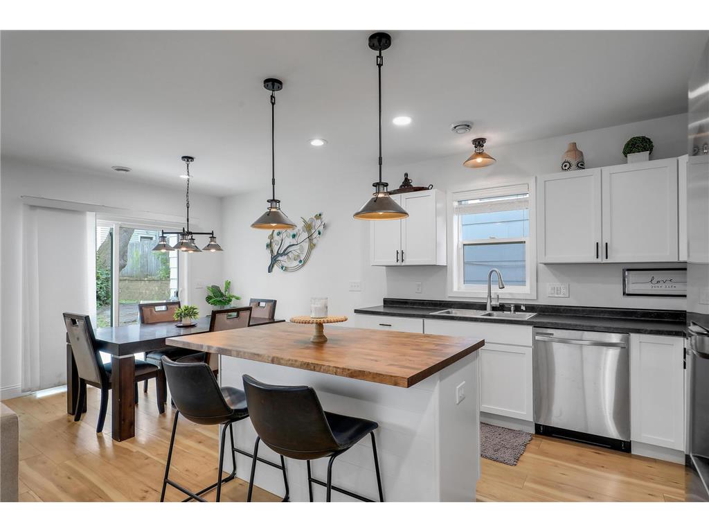 703 Surrey Avenue Saint Paul MN 55106 7016297 image4