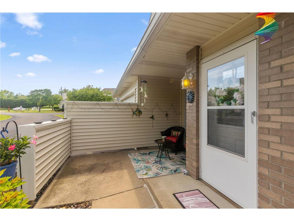 7036 49th Street N Oakdale MN 55128 7077523 image3