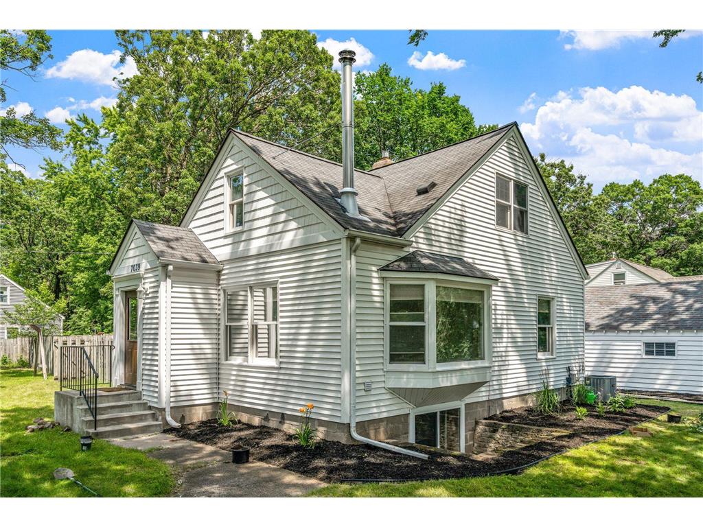 7039 Knollwood Drive Mounds View MN 55112 6568325 image1