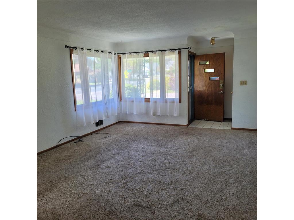 704 16th Avenue N South Saint Paul MN 55075 7071086 image4