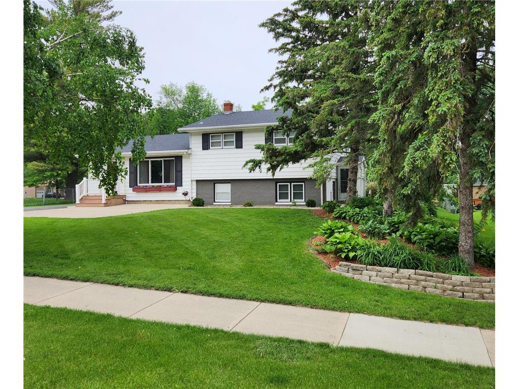 704 19th Avenue SW Willmar MN 56201 6731470 image1