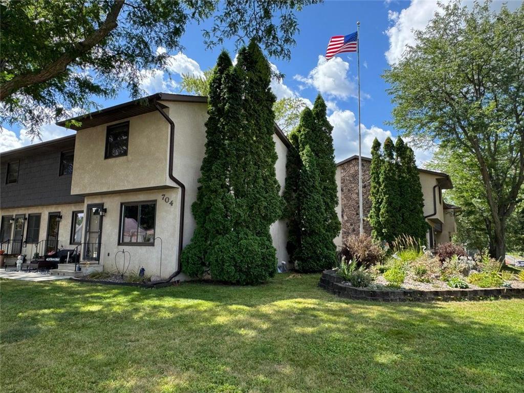 704 Cedar Drive #6 La Crescent MN 55947 6779483 image1