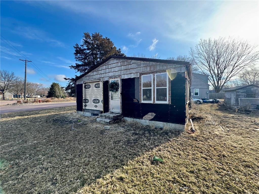 704 E Walnut Street Redwood Falls MN 56283 7036458 image3