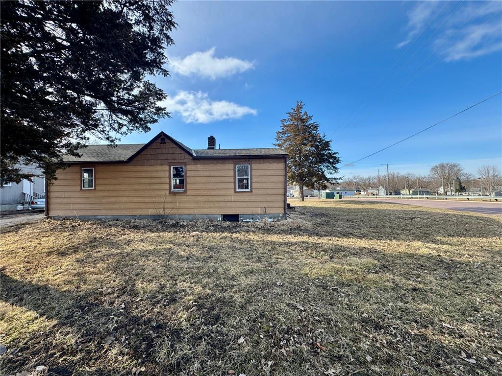 704 E Walnut Street Redwood Falls MN 56283 7036458 image4