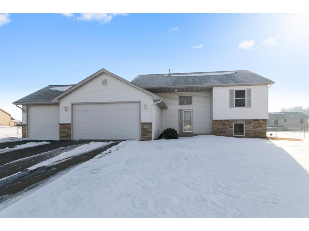 704 Robert Phillip Place, Roberts, WI, 54023 MLS 4915035 Edina Realty