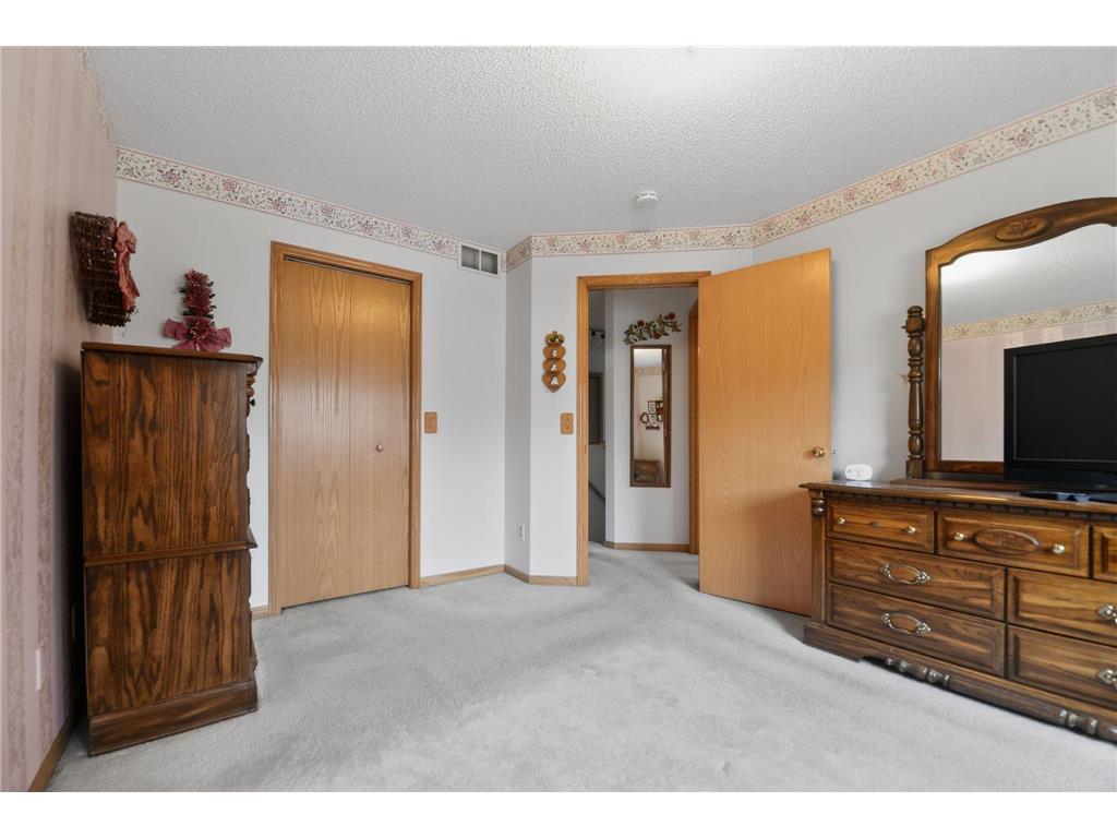 7040 49th Street N Oakdale MN 55128 7026813 image16