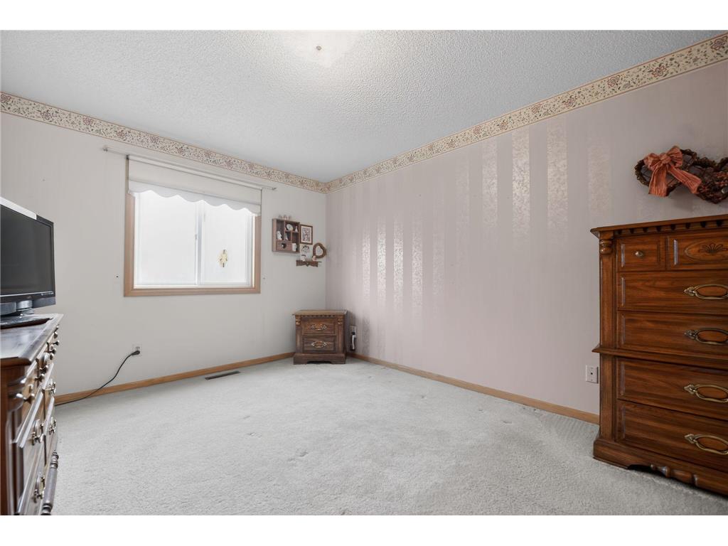 7040 49th Street N Oakdale MN 55128 7026813 image19