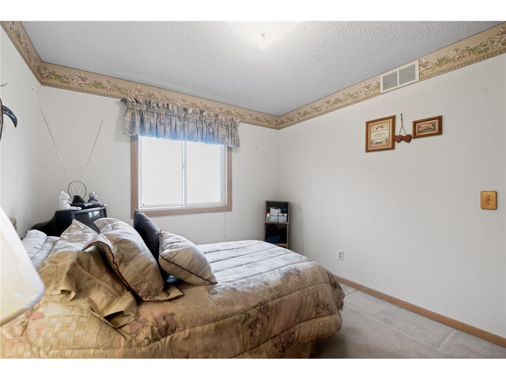 7040 49th Street N Oakdale MN 55128 7026813 image20