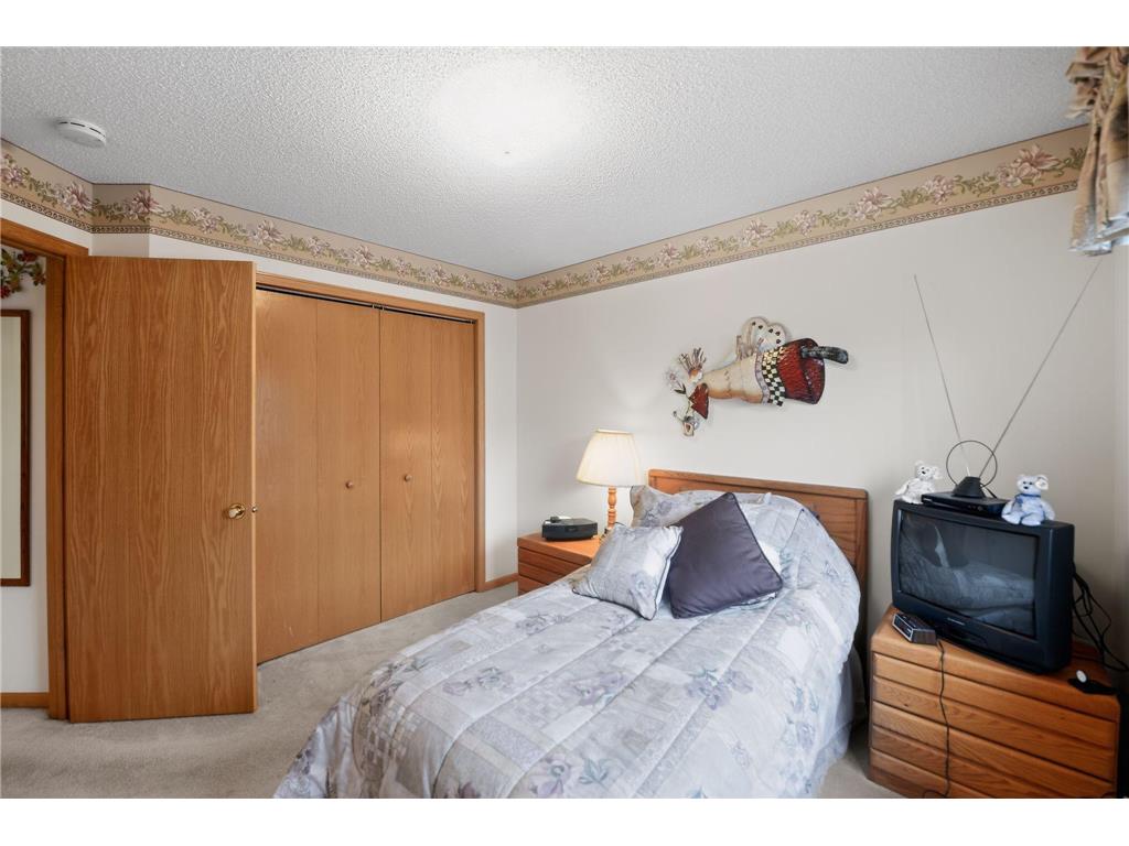 7040 49th Street N Oakdale MN 55128 7026813 image21