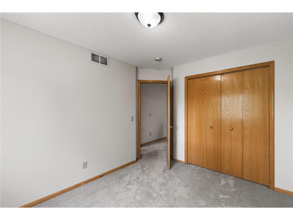 7043 48th Street N Oakdale MN 55128 7090641 image20