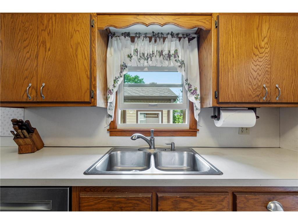 7049 Ewing Avenue N Brooklyn Center MN 55429 7080558 image15