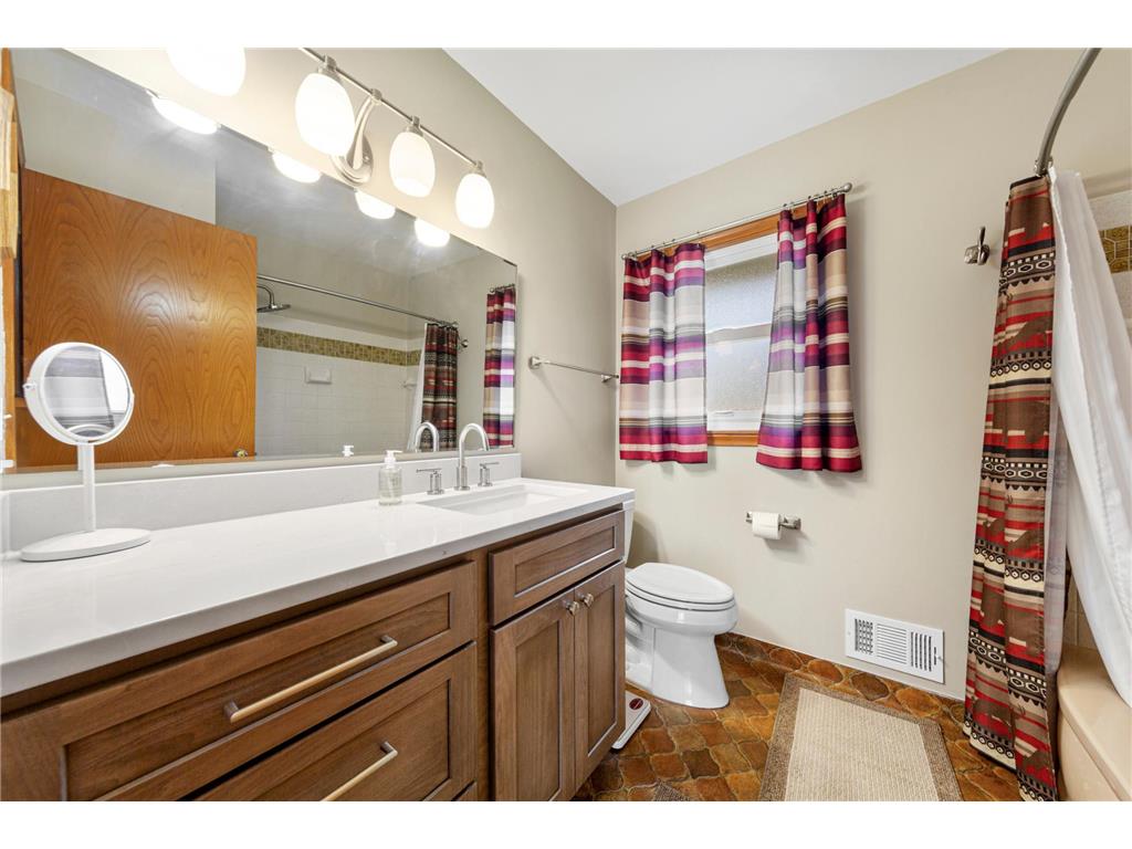 7049 Ewing Avenue N Brooklyn Center MN 55429 7080558 image21