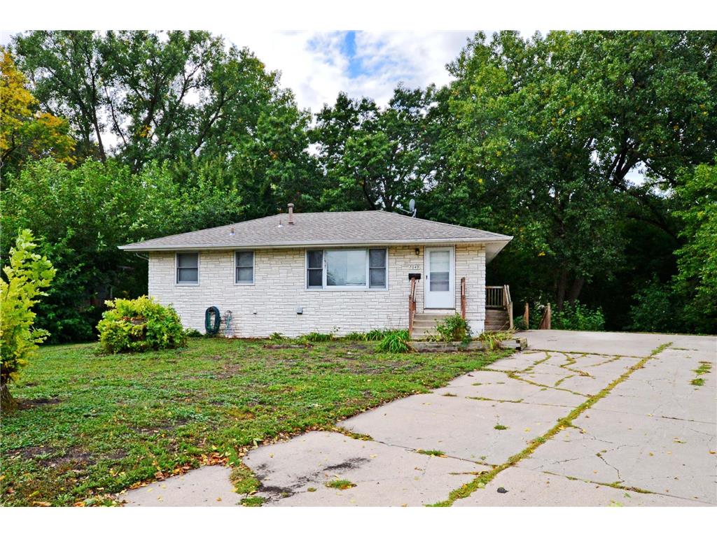 7049 Regent Avenue N Brooklyn Center MN 55429 6432138 image1