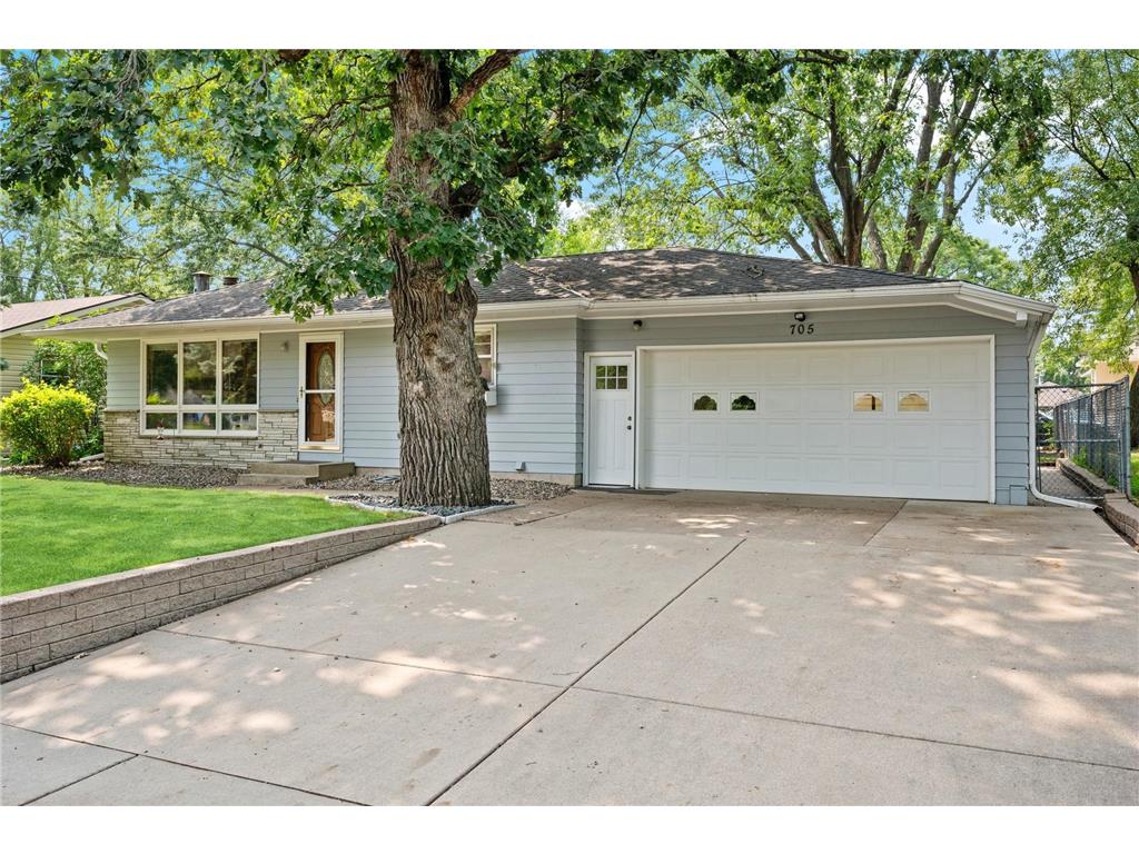 705 17th Street W Hastings MN 55033 6385264 image1