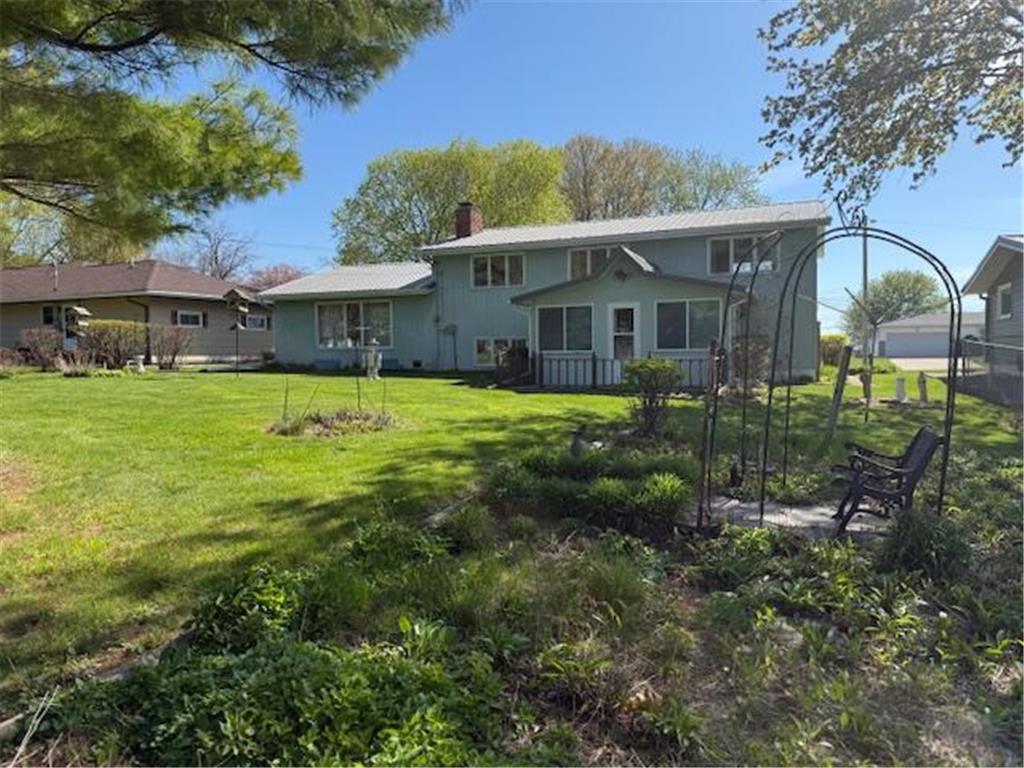 705 Adams Street Armstrong IA 50514 7067829 image2