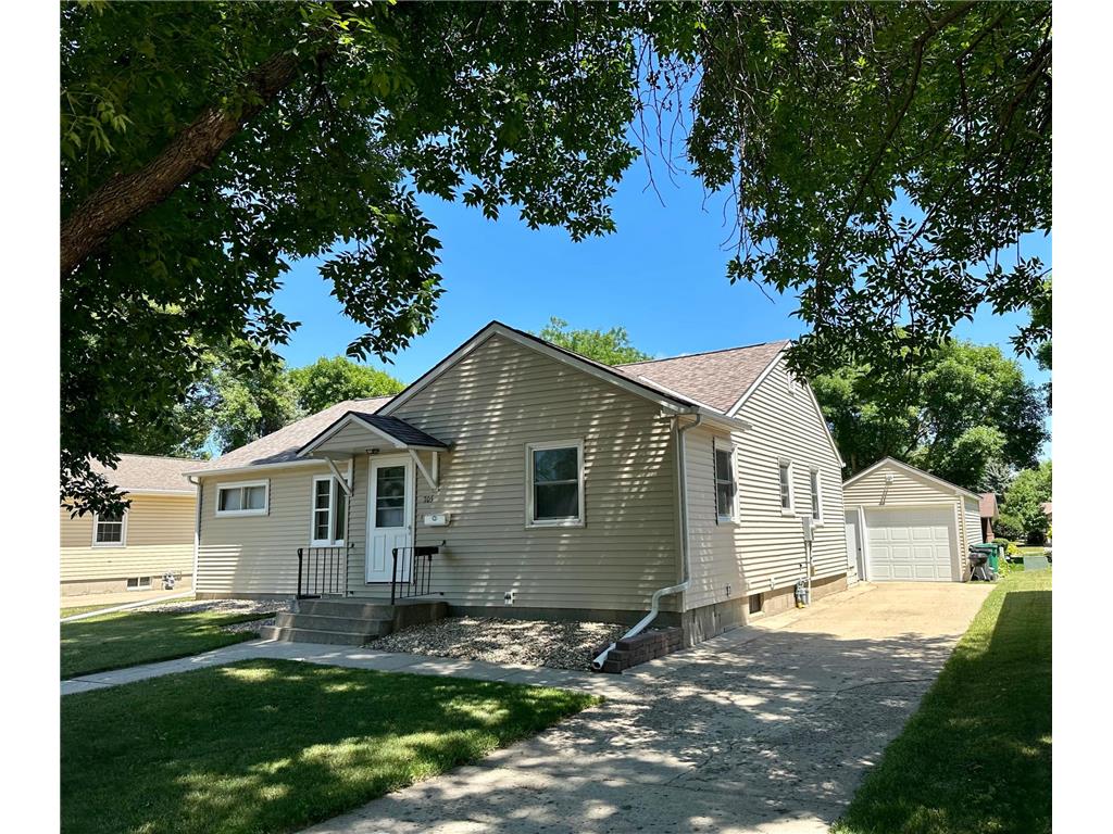 705 Brian Street Marshall MN 56258 6490084 image1