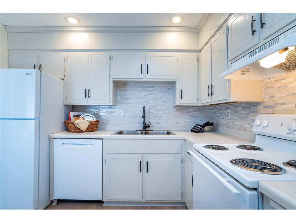 705 E Burnsville Parkway #104 Burnsville MN 55337 6467536 image1