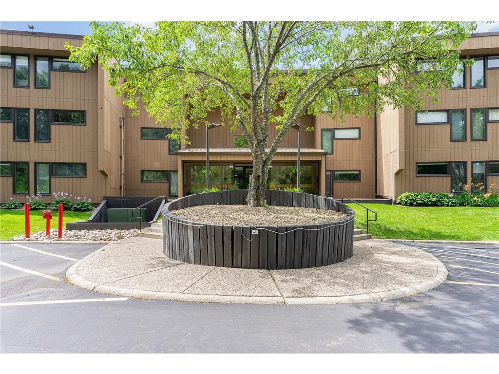 705 E Burnsville Parkway #105 Burnsville MN 55337 6563823 image1