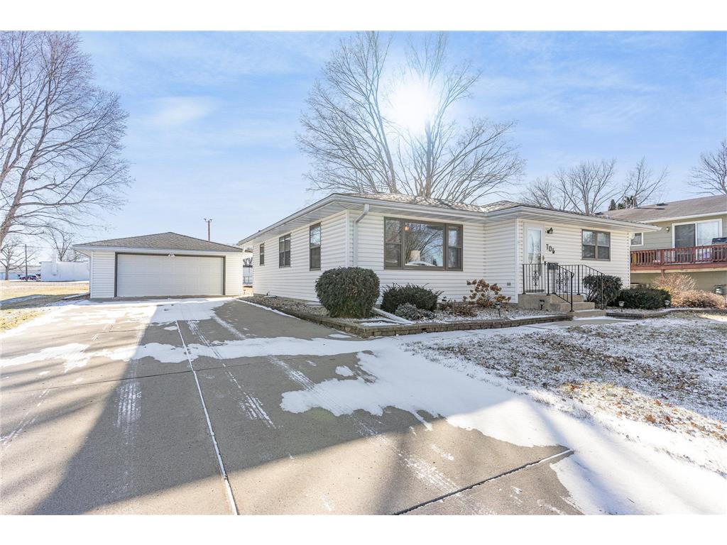 705 E Circle Drive Montgomery MN 56069 6495680 image1