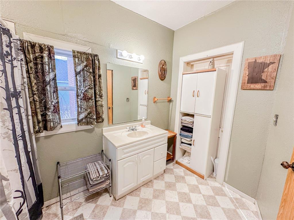 705 E Depue Avenue Olivia MN 56277 6812490 image16