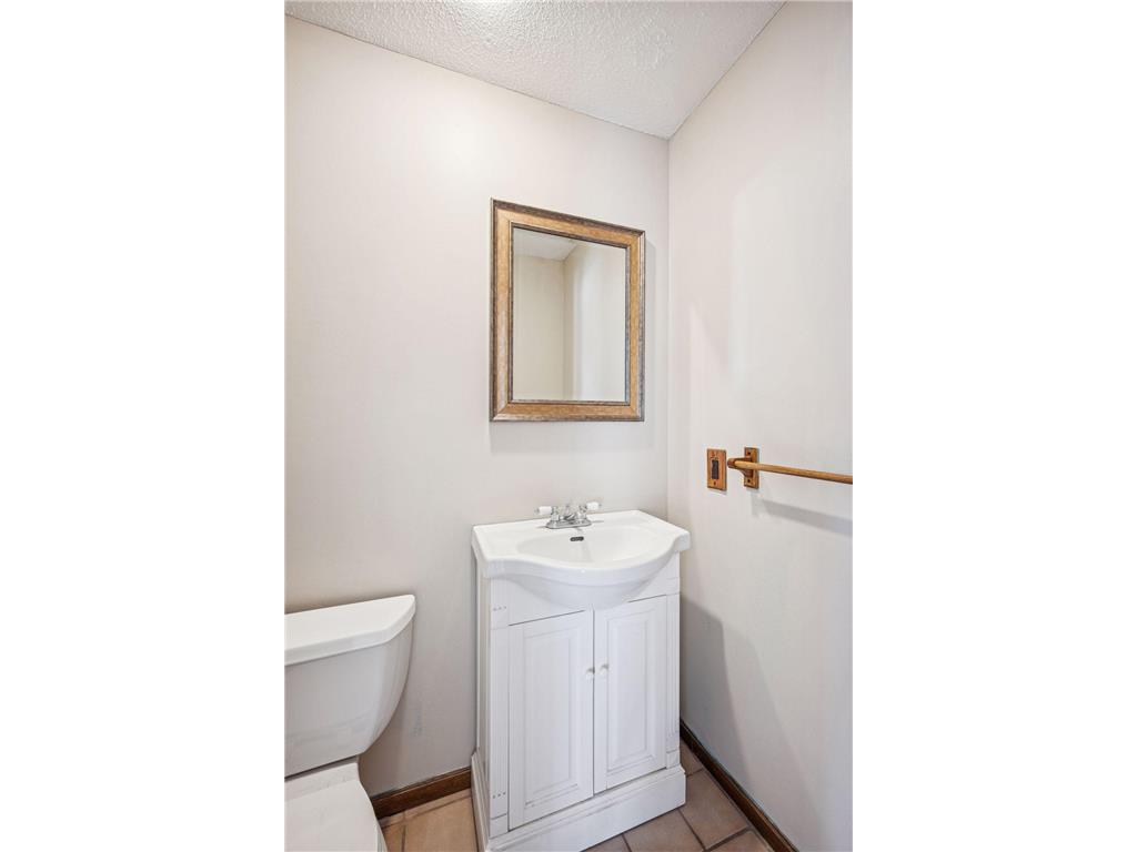7050 Pioneer Trail Greenfield MN 55357 6823538 image24
