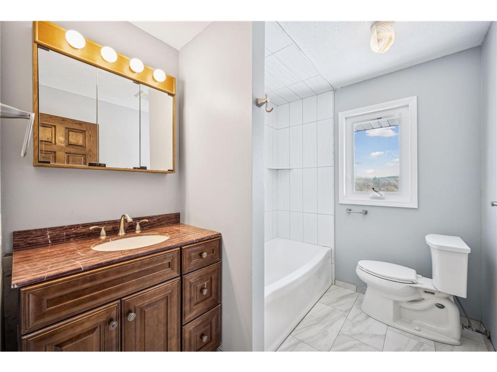 7050 Pioneer Trail Greenfield MN 55357 6823538 image34