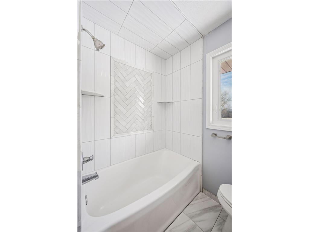 7050 Pioneer Trail Greenfield MN 55357 6823538 image35