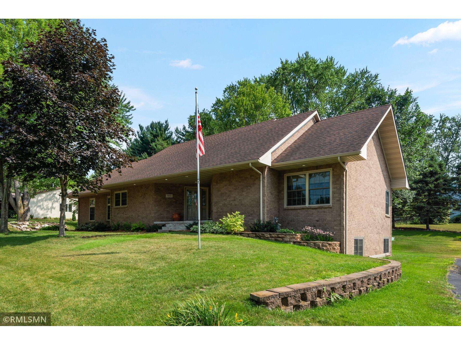 7051 30th Street N, Oakdale, MN 55128 MLS 6085586 Edina Realty