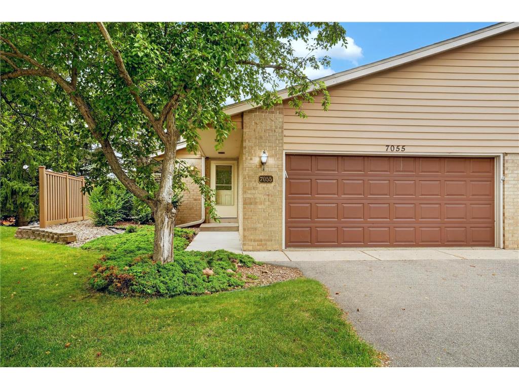 7055 Robinwood Trail Woodbury MN 55125 7089040 image1