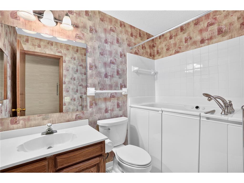 7055 Robinwood Trail Woodbury MN 55125 7089040 image20