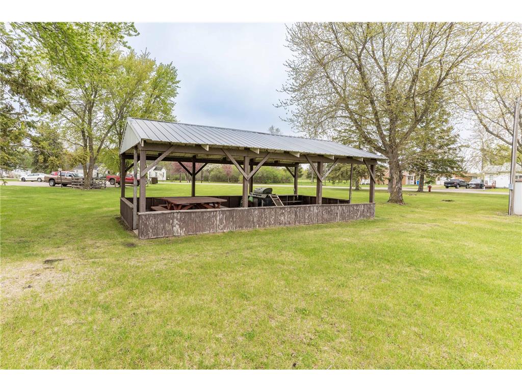 706 708 710 Holden Ave. Henning MN 56551 7074045 image17