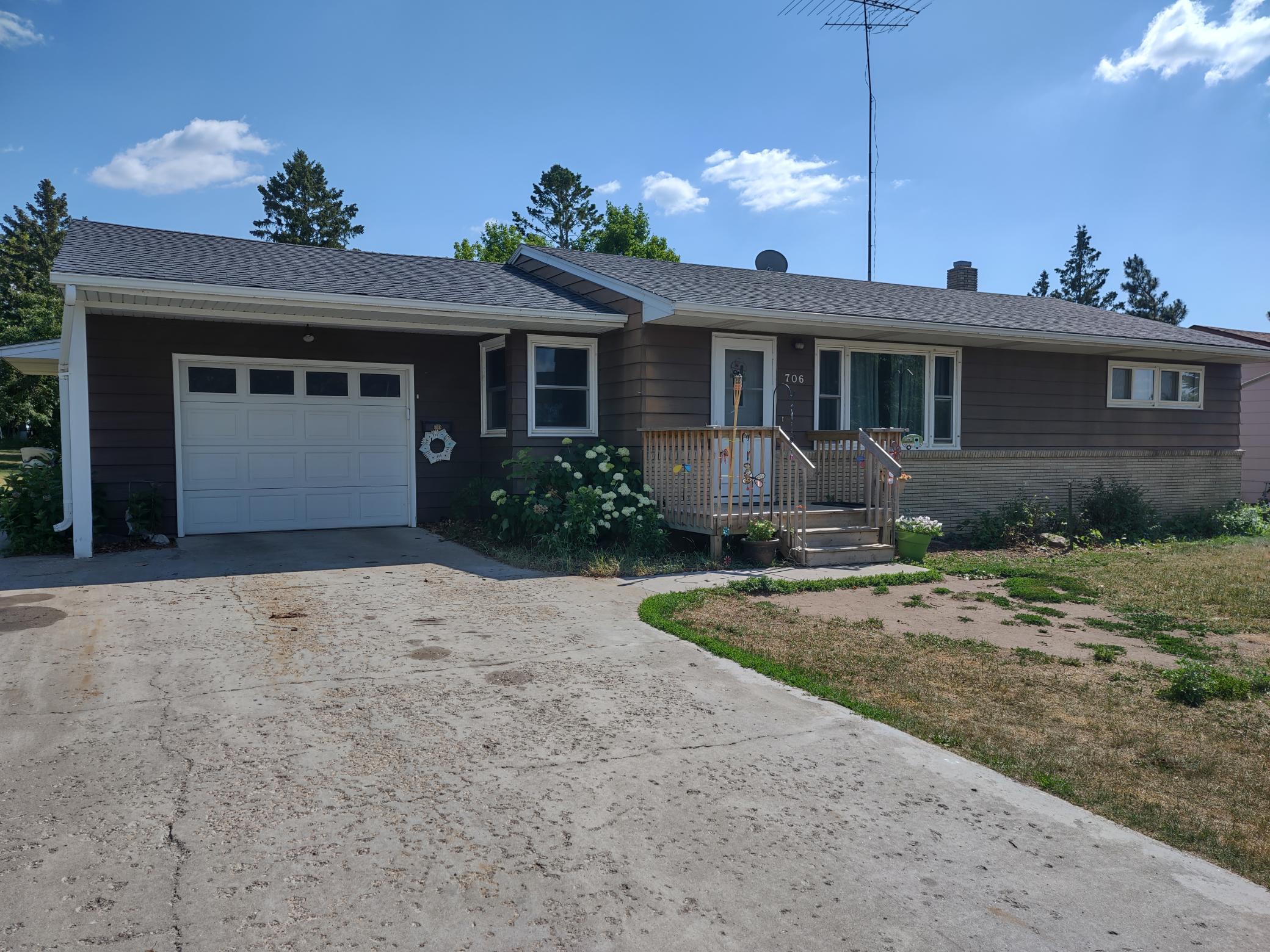 706 Hipple Avenue, Henning, MN 56551 MLS 6018306 Edina Realty