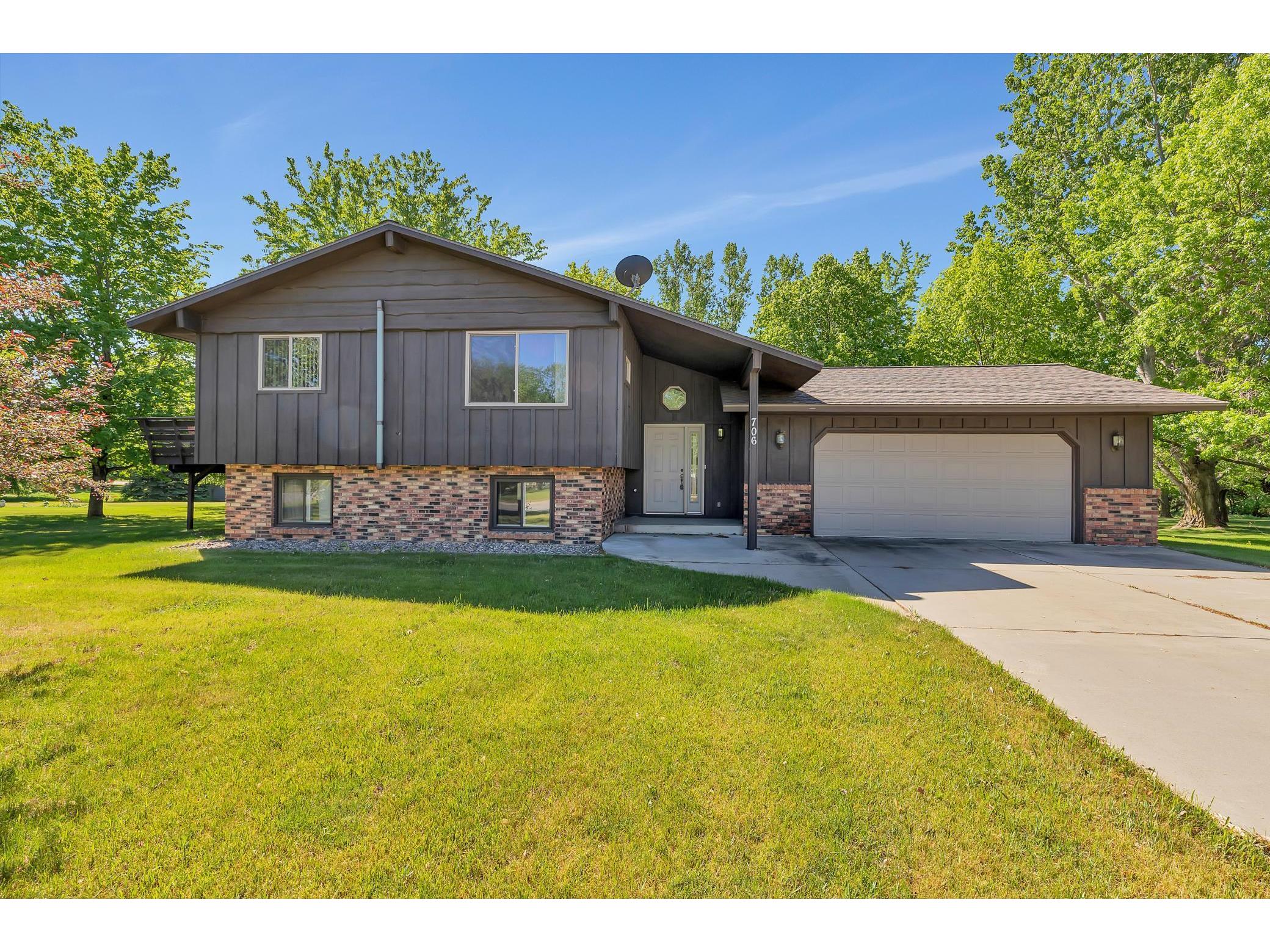 706 Main Street W, Melrose, MN 56352 MLS 5766833 Edina Realty