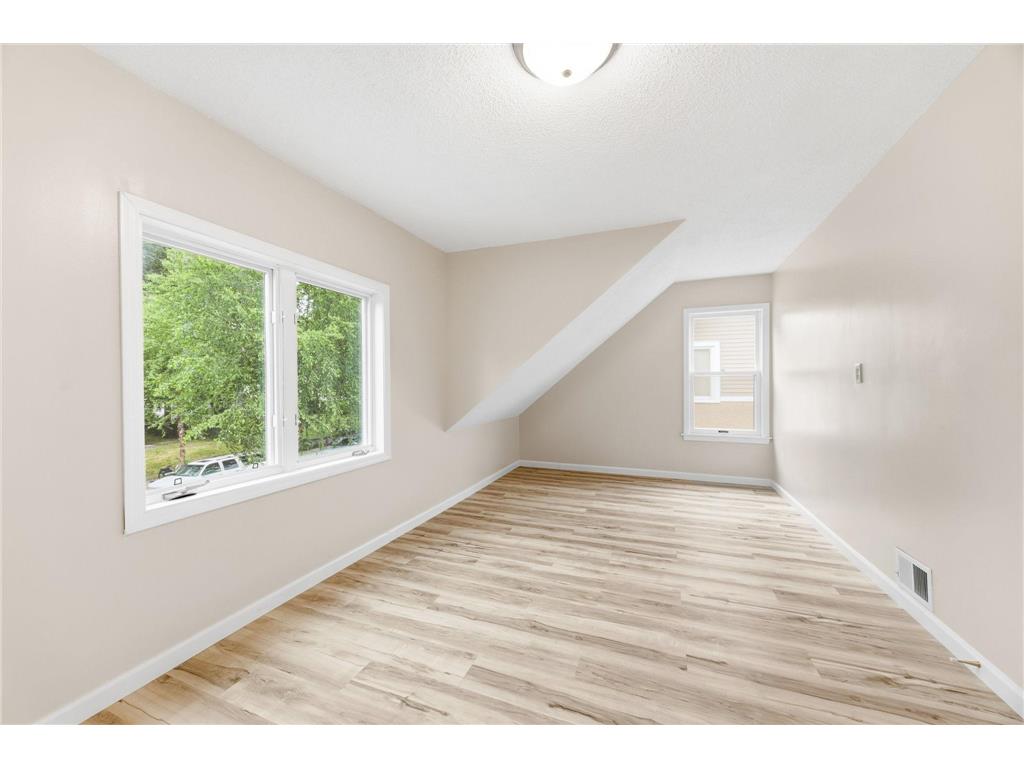 706 Oliver Avenue N Minneapolis MN 55411 7091779 image16