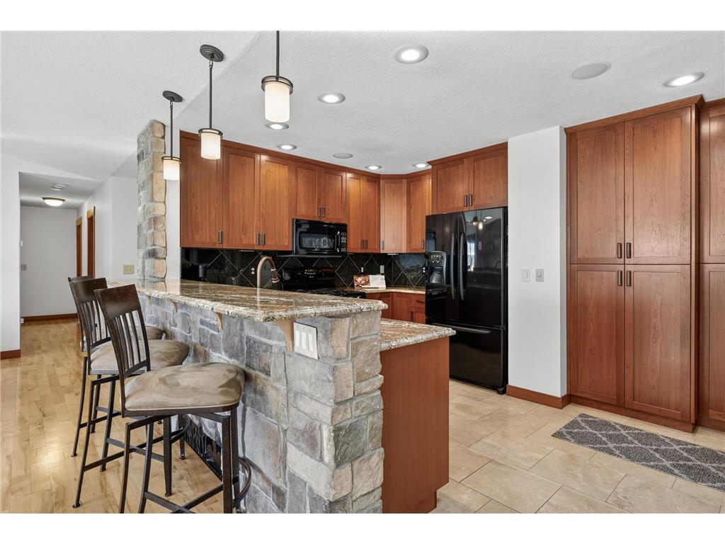 7067 Robinwood Trail Woodbury MN 55125 7011918 image1